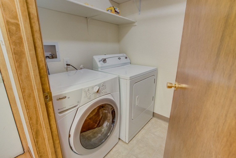 Bathroom 4, 4 BR Country Home in Suburbs W/trails & Parks, El Paso