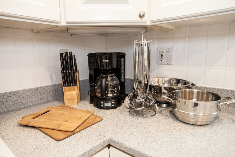 Others 4, Sleep10 2 Full Bath 5bed Near Northend & Dowtown, Middlesex