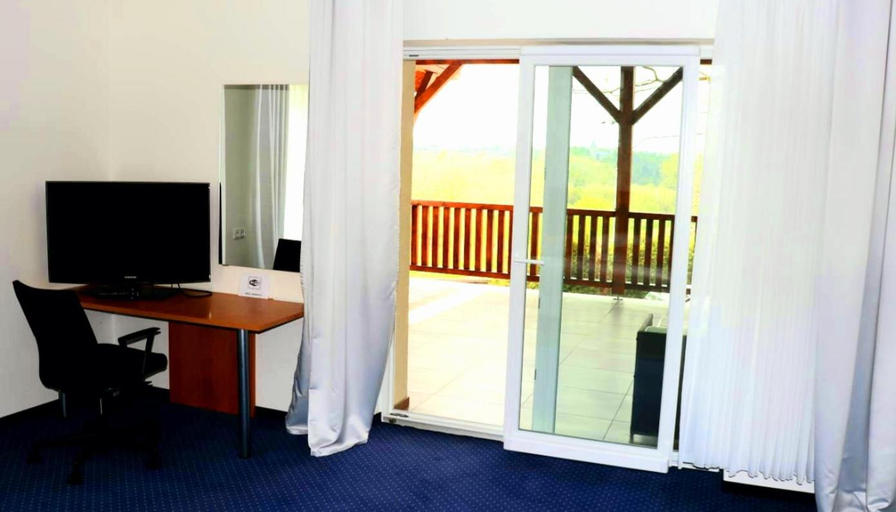 Bedroom 3, Hotel Dvur, Mladá Boleslav