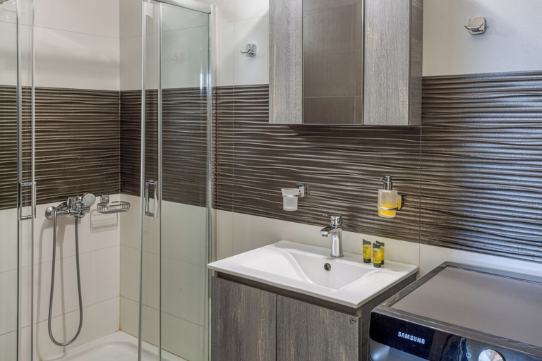 Bathroom 5, Fresh 1 Bd Apt with Patio in Heraklion, Crete