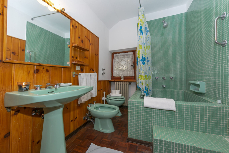 Bathroom 4, Villa Dizzasco, Como