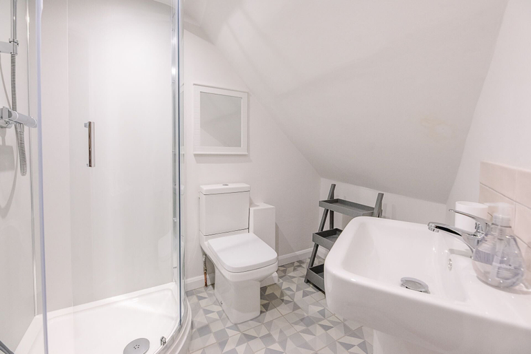 Bathroom 4, 6a Market Hill, Woodbridge, Suffolk