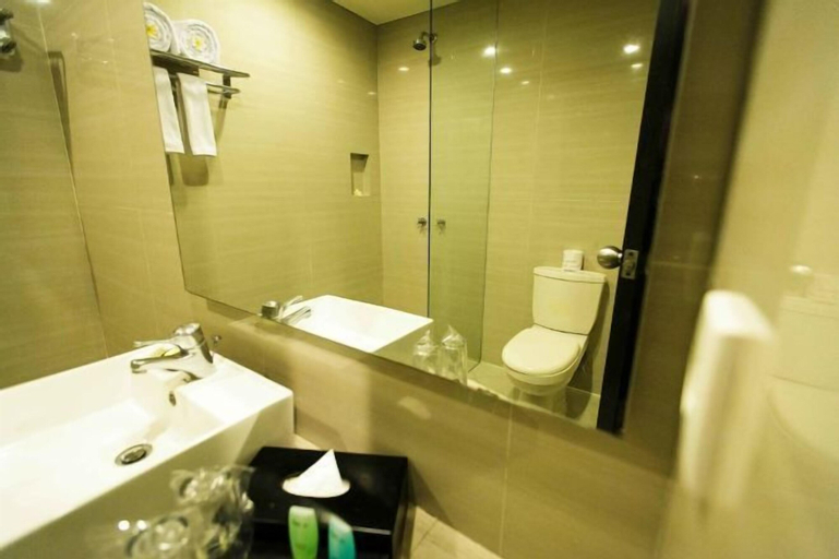Bathroom 7