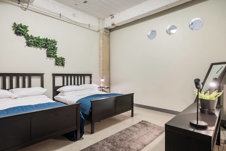 Bedroom 2, Downtown Dallas Gorgeous 3 BD, Pool & Gym, Dallas