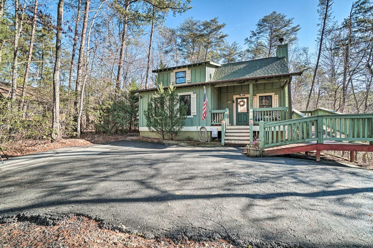 Outdoor Adventure - Charming Cabin with Hot Tub, White