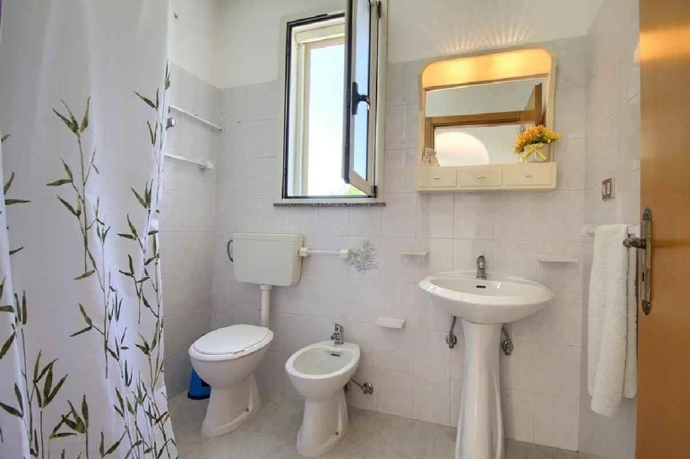 Bathroom 3, Dolce Mimì, Lecce