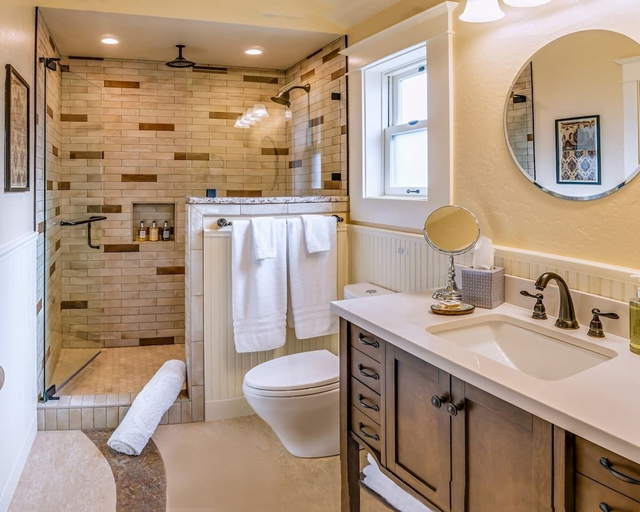 Bathroom 4, Redtail Suites~orliena Suite ~tesla Station, Jackson