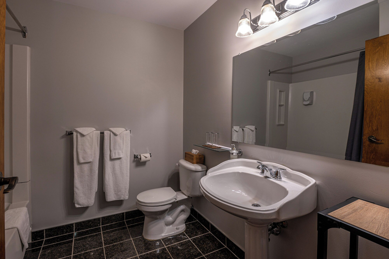 Bathroom 4, Manoir D'orsennens, Le Granit