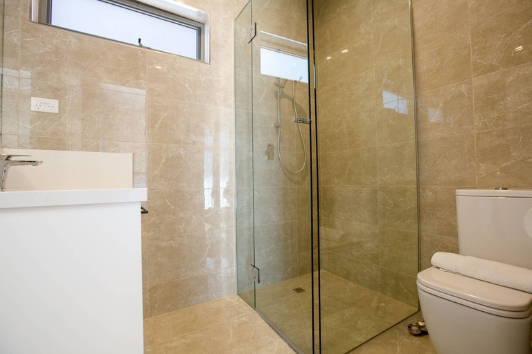 Bathroom 4, Lux Style 4BR Townhouse@ashwood, Melbourne