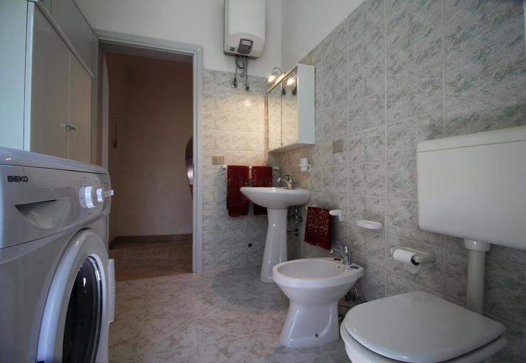 Bathroom 4, Rosita Front Beach, Lecce