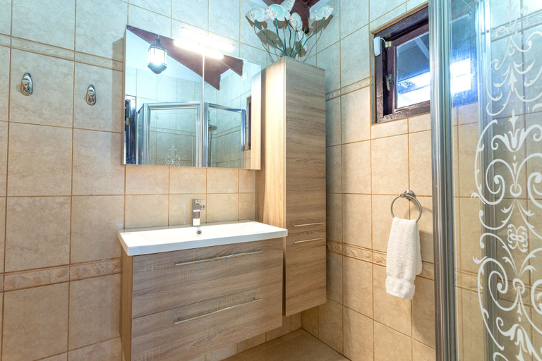Bathroom 3, Apartment With Charming Patio+ BBQ Near Beach! Free Util's