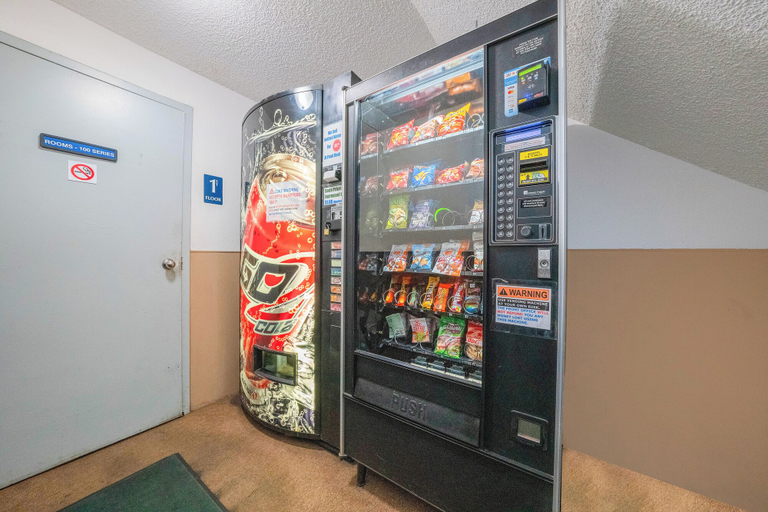 Food & Drinks, Unicorn Inn by OYO Portland, Multnomah