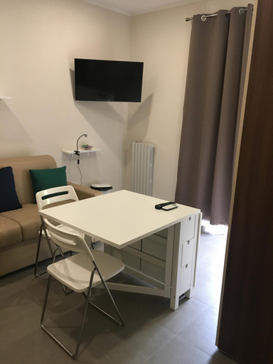 Others 4, Lollo's Home, Napoli