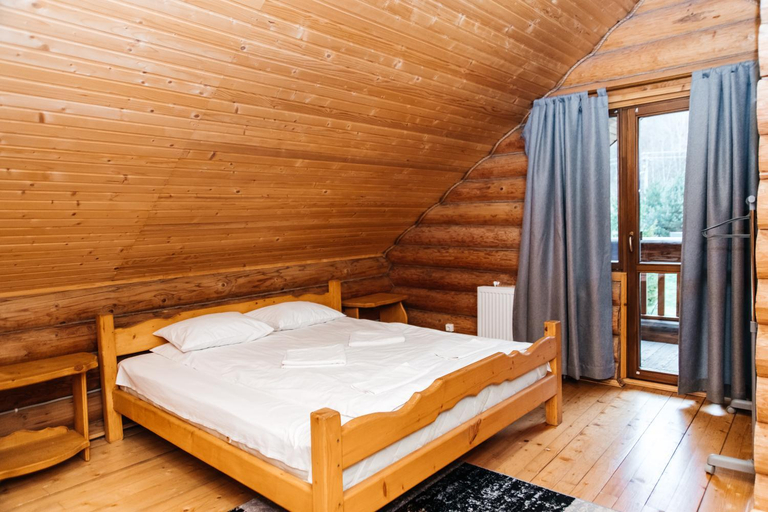 Bedroom 2, River Cottage Complex, Mizhhirs'kyi