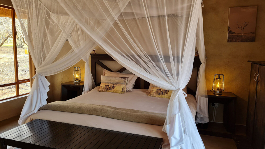 Bedroom 3, Thornhill Safari Lodge, Mopani