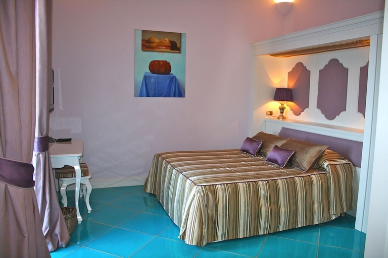 Bedroom 2, Villa Luce, Salerno