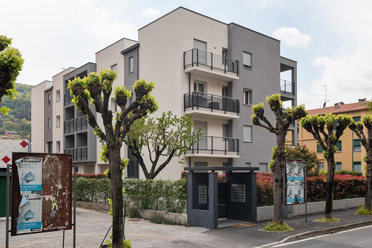 Exterior & Views