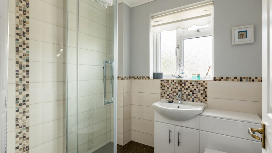 Bathroom 3, Oh Buoy!, Poole