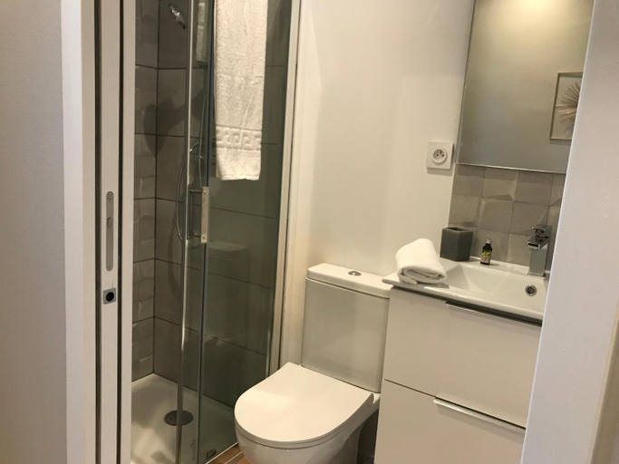 Bathroom 4, Logis Le Cheval Blanc, Cher