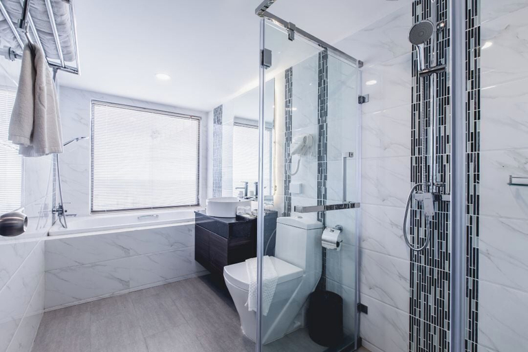 Bathroom 4, Golden Jomtien Beach Hotel, Pattaya