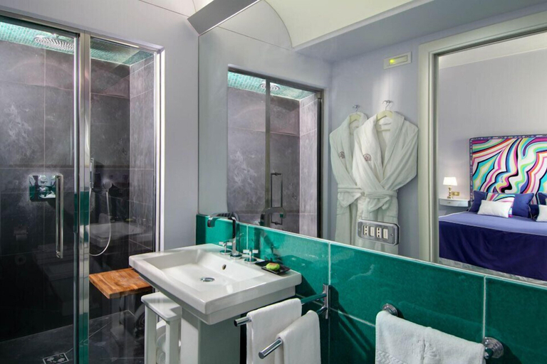 Bathroom 3, Villa Luce, Salerno