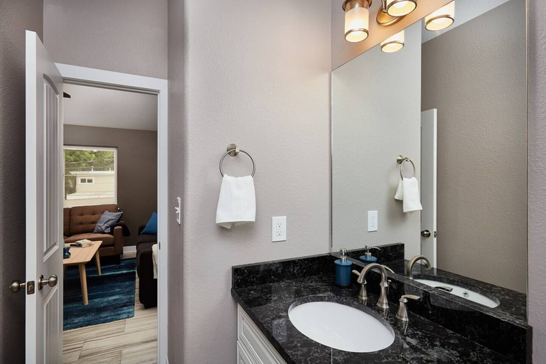 Bathroom 4, Treetop APT Café Olympic Center & Dwntwn, El Paso
