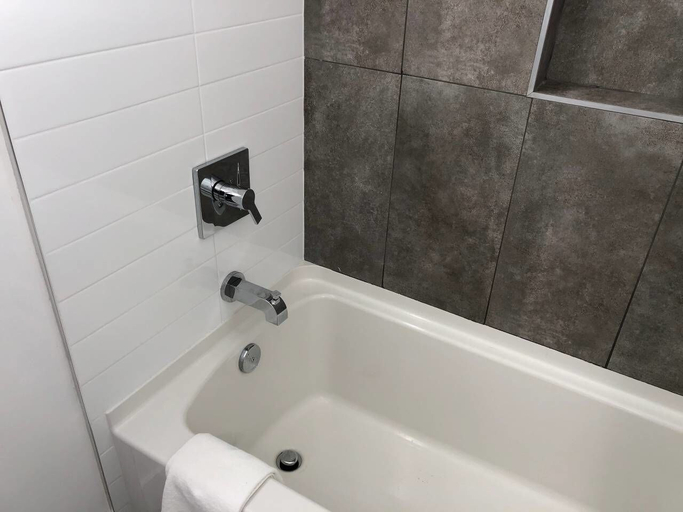 Bathroom 2, Brand NEW Luxury Spacious 3bdr Townhome Close to 3rd St, Los Angeles