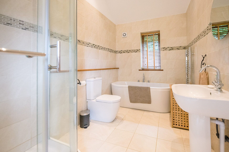 Bathroom 4, Granary Barn, Suffolk