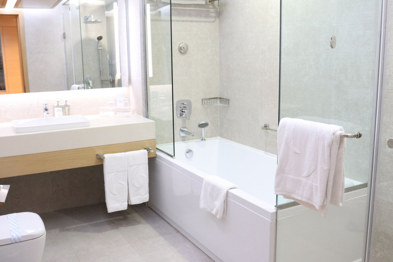 Bathroom 5, Grand Cosmopolitan Hotel, Dubai