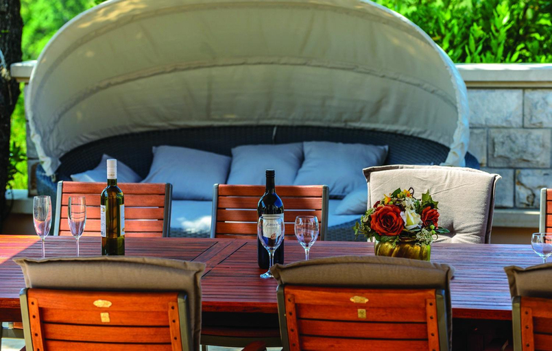 Food & Drinks 5, Villa Anka - Five-Bedroom Villa with Terrace and Swimming Pool, Pojezerje