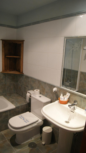 Bathroom 2, Hotel Conventin, Asturias