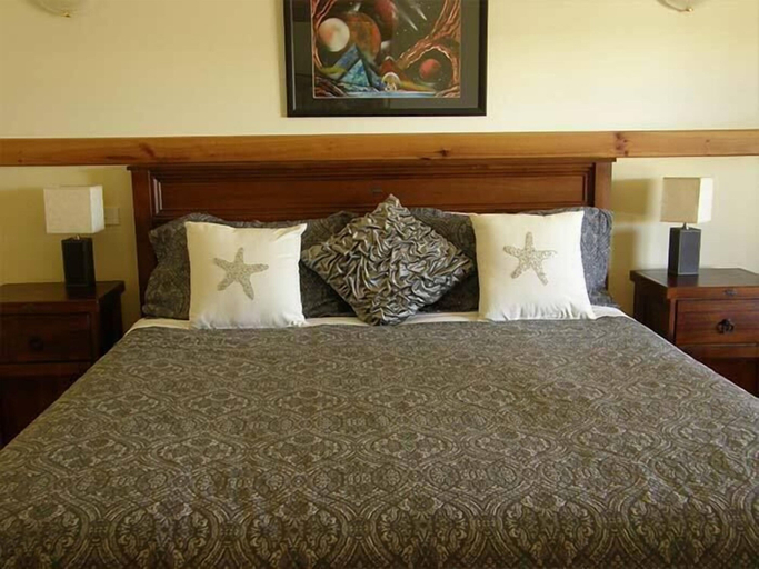 Bedroom 2, Beachport Retreat Holiday House, Wattle Range - West