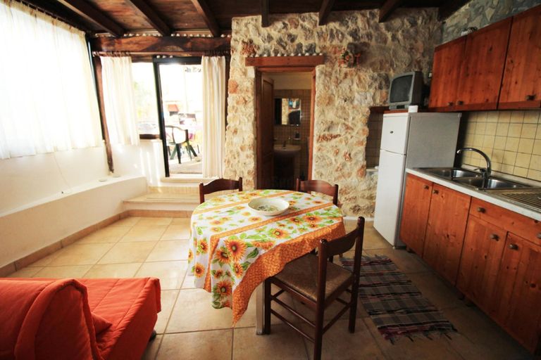 Others 4, Merlo Trullo con Piscina, Lecce