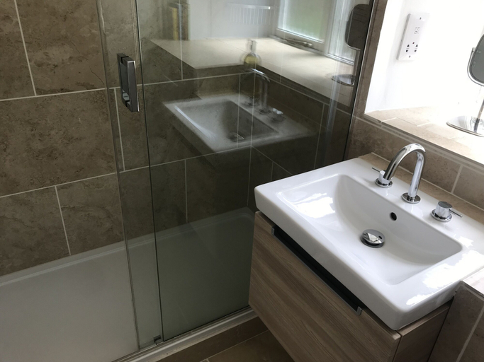 Bathroom 3, The Cottage, Lower St, West Chinnock, Somerset