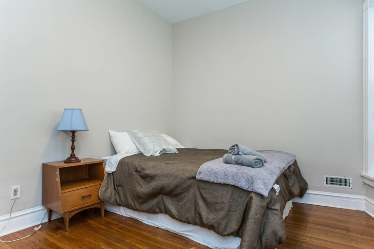 Bedroom 2, Safe Spacious Mansion Indowntown, Cook
