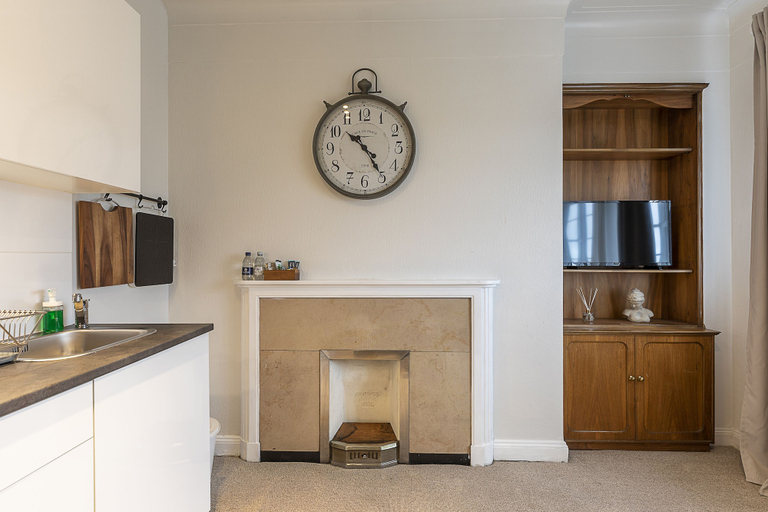 Others 5, Grand Swiss Cottage Apartment, London