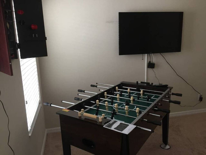 Others 4, 10 Beds! Modern House. Universal & Convention, Orange