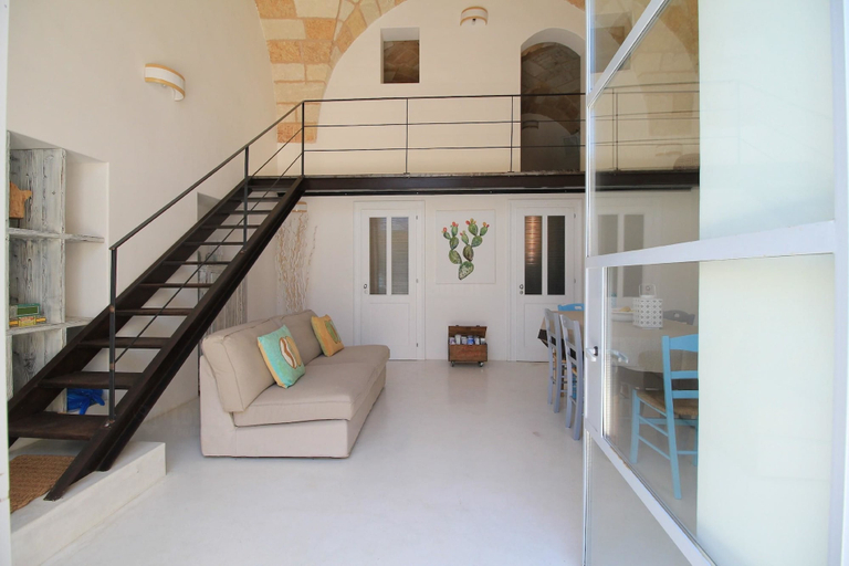 Others 5, Le Bijou Court House, Lecce