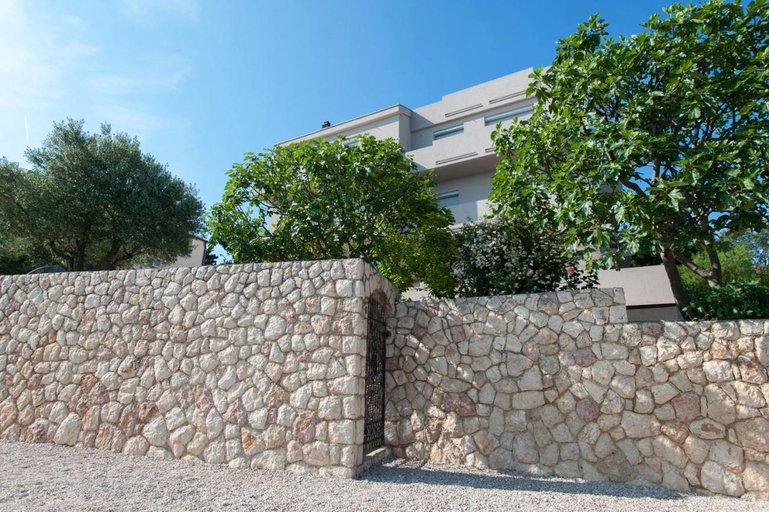 Others 3, Maruna House, Jasenice