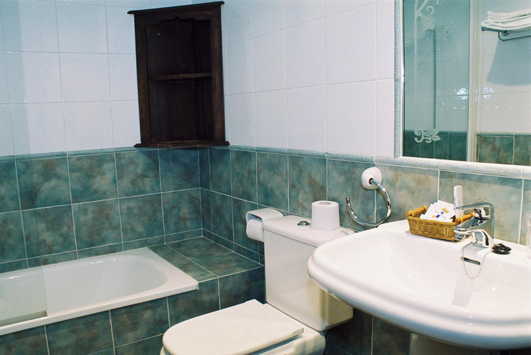 Bathroom 5, Hotel Conventin, Asturias