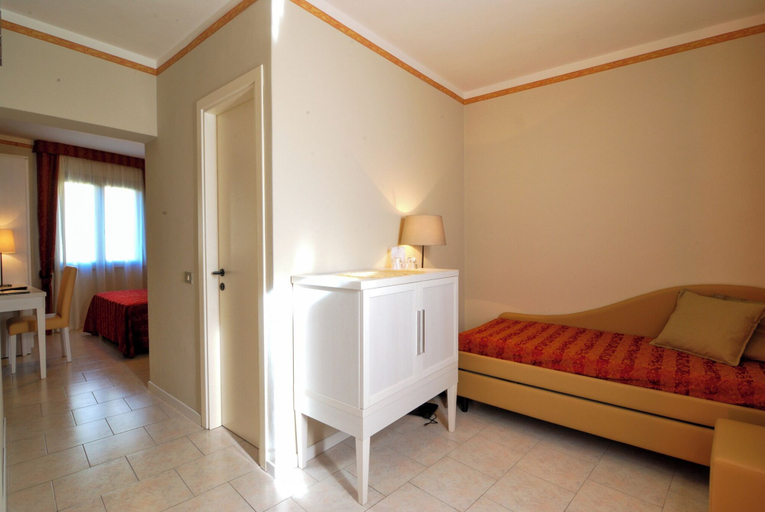 Bedroom 3, Hotel Eden Salò, Brescia