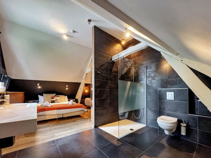 Bathroom 9