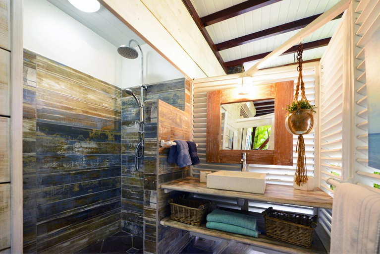 Bathroom, La Sirene du Diamant, villa de luxe sur la plage,18 personnes, Le Diamant
