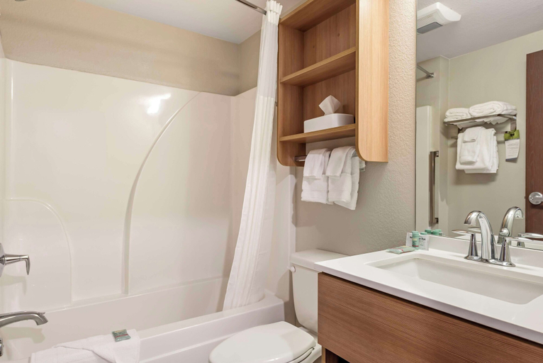 Bathroom 4, Best Western Limon, Lincoln