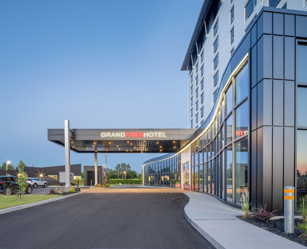 Exterior & Views 2, Grand Hôtel TIMES Lévis, Desjardins