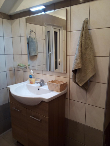 Bathroom 2, Comfy Apartment near the Sea, Crete