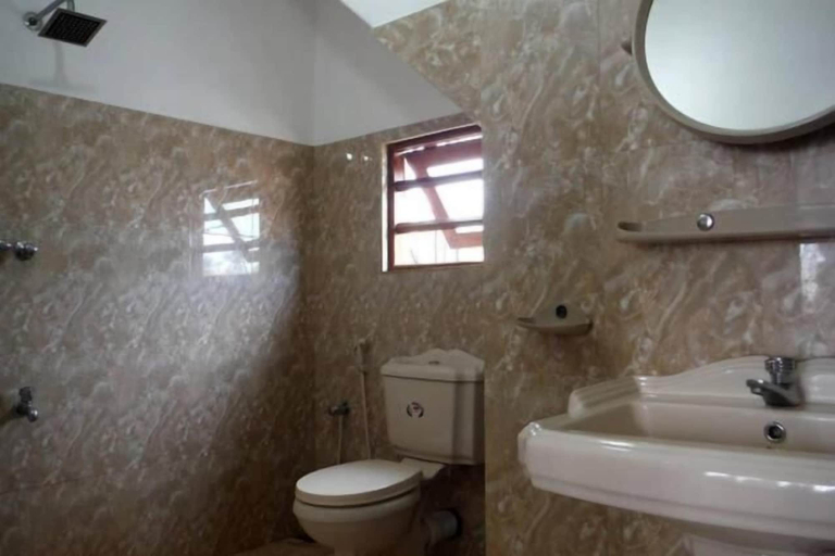 Bathroom, Githmini Beach Guest House & Toures, Hikkaduwa