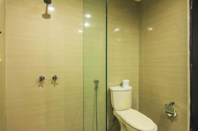Bathroom 23