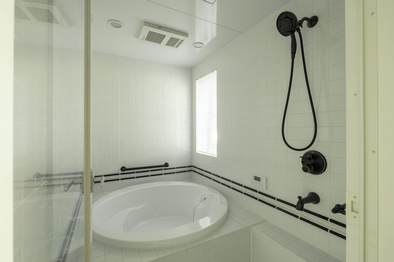 Bathroom 13