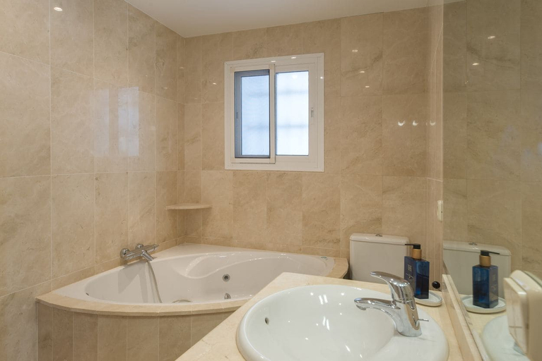 Bathroom 4, Agrupada 7 Townhouse, Málaga